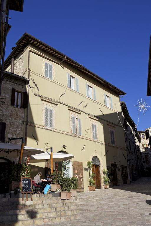 Camere Carli Assisi Luaran gambar