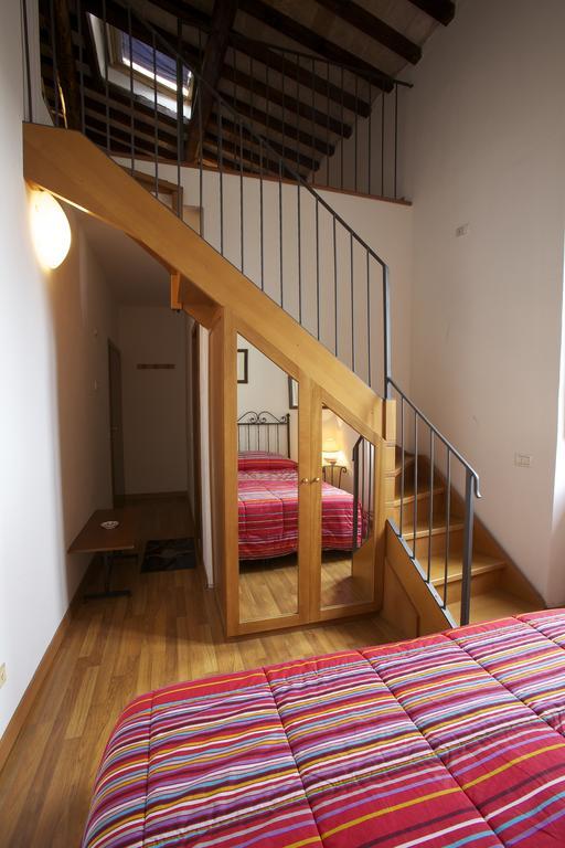 Camere Carli Assisi Luaran gambar