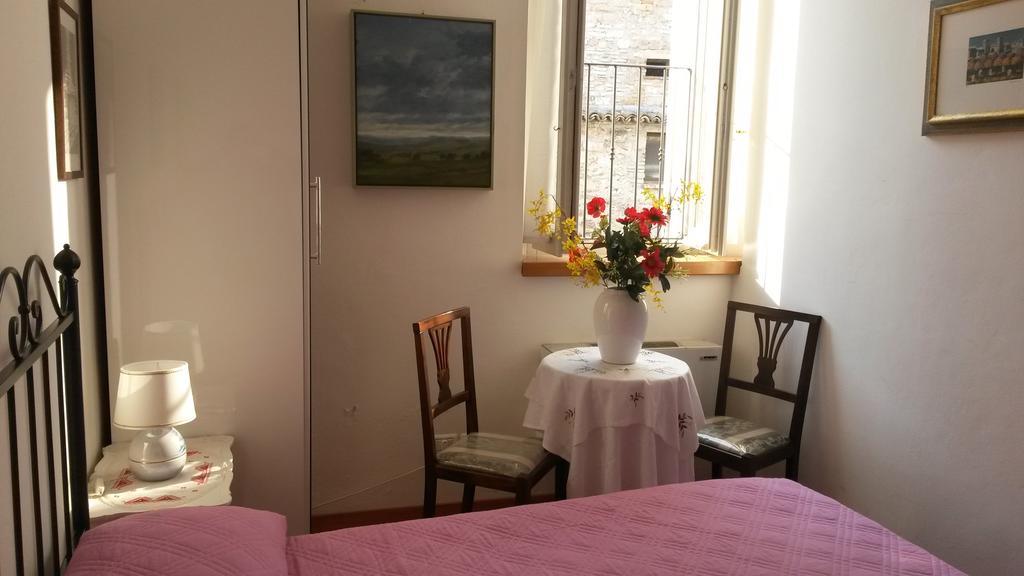 Camere Carli Assisi Luaran gambar